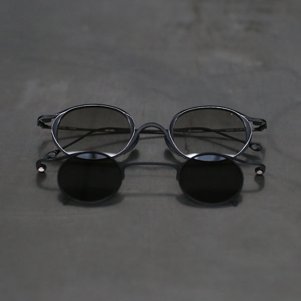 Rigards x ZIGGY CHEN RG1943ZC Titanium Magnetic Clip-On Sunglasses (RG-RG1943ZC-GHKQHJLSH) with antique black frame and black frame, light grey gradient lenses and dark grey lenses